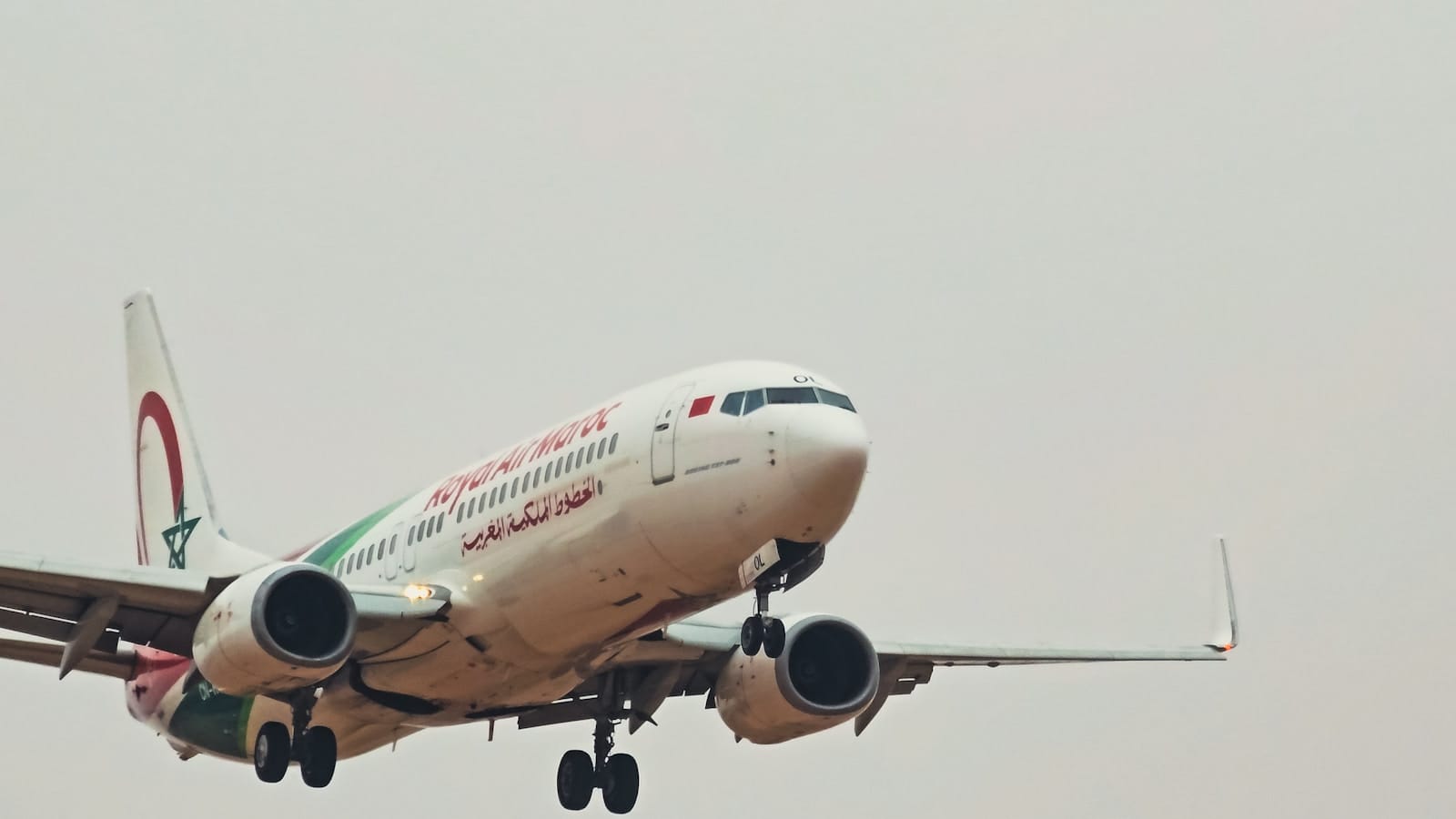 A commercial airplane with landing gear extended,us to morocco,best airline to fly to Morocco