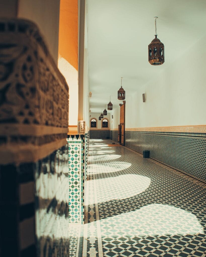 Explore the beauty of Moroccan tilework and designs in this stunning corridor shot.Rissani Marokko