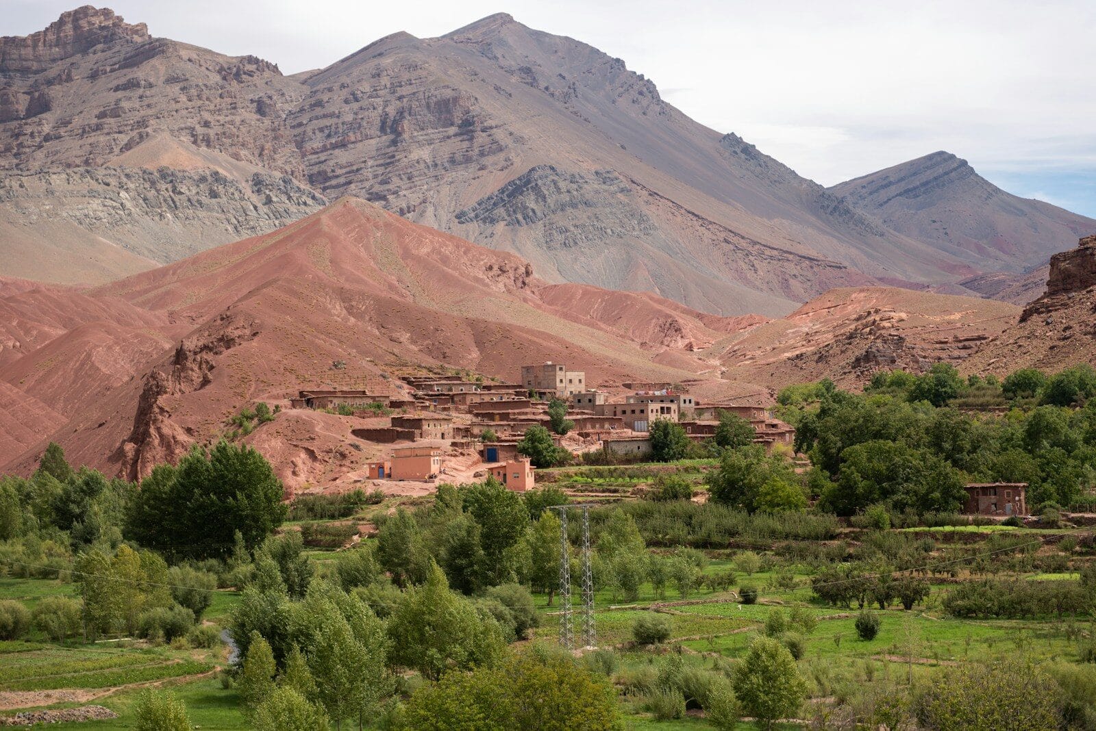 a village in the middle of a mountain range.Ouarzazate Skoura